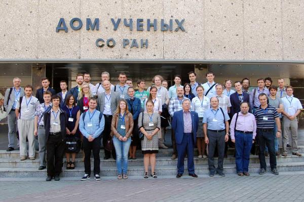 Ведущие специалисты мирового уровня обсудили результаты исследований в области волоконных лазеров и их применений в оптической связи, сенсорных системах, биомедицине, обработке и фотомодификации материалов