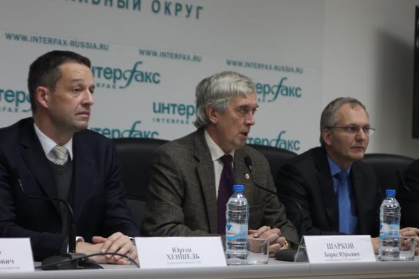 Новосибирские ученые разработают и изготовят дипольные магниты для накопительного кольца Collector Ring, сверхпроводящий магнит, а также проведут ряд исследовательских работ. Общая сумма подписанных контрактов составляет около 20 миллионов евро