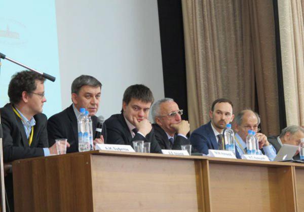 Глава ФАНО Михаил Котюков и гендиректор РНФ Александр Хлунов ответили на вопросы ученых