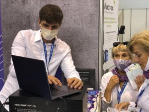 За три дня работы форума тестирование на газоанализаторе прошли около 100 человек