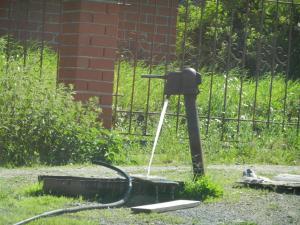 Наличие своего водоснабжения в доме до сих пор для многих домовладельцев скорее роскошь, чем норма