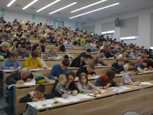 В течение 40 минут участникам нужно было написать ответы и нанести их на контурную карту