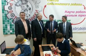 С февраля 2014 года в Новосибирске работает «Академия робототехники»