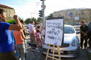 Гостям фестиваля предлагалось получить урок аэрографии