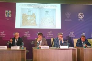 Генеральный конструктор «НПО «БИОТЕХКОМПОЗИТ» Михаил Азанов представил участникам дискуссии сразу два больших проекта, который его компания намерена реализовать совместно с ИЦиГ СО РАН