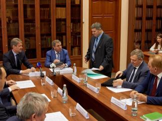 Министр сельского хозяйства РФ провел совещание в Институте цитологии и генетики
