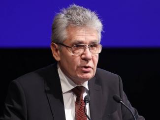 Глава РАН: США готовят научно-технологический занавес, переманивая российских ученых 