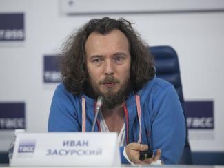 Выступление зав. кафедрой новых медиа и теории коммуникации факультета журналистики МГУ Ивана Засурского на Экспертном клубе ВЦИОМ «Платформа»